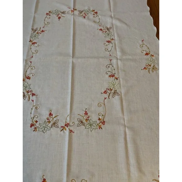 Vtg. Hand Embroidered Fall Thanksgiving Tablecloth Scallop Edge 56x77 Ivory - Picture 5 of 10